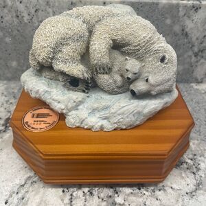 National Geographic Polar Bear Music Box Plays A Dream Is A Wish Your Heart Make